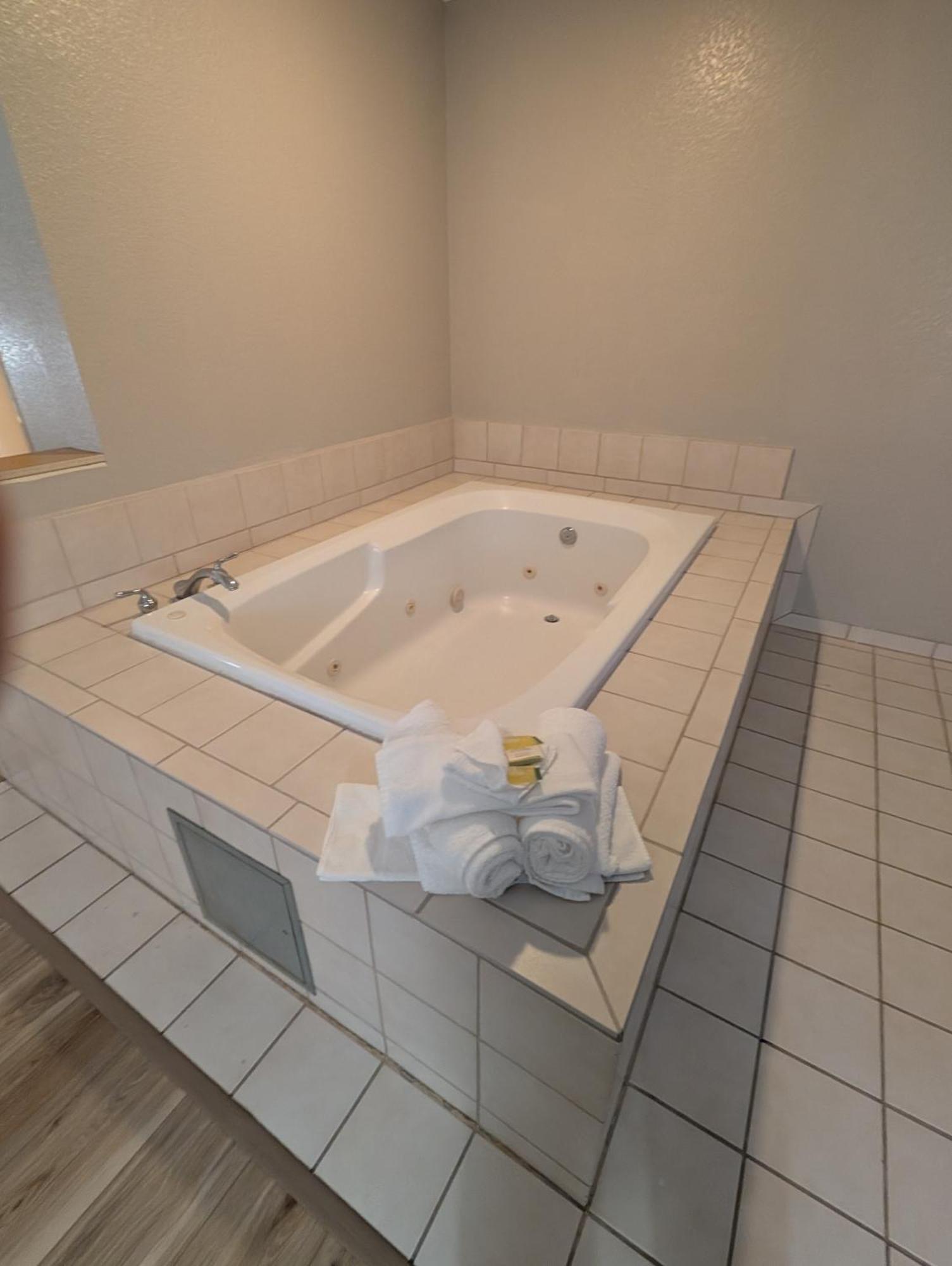 Days Inn & Suites By Wyndham Castle Rock Exteriér fotografie