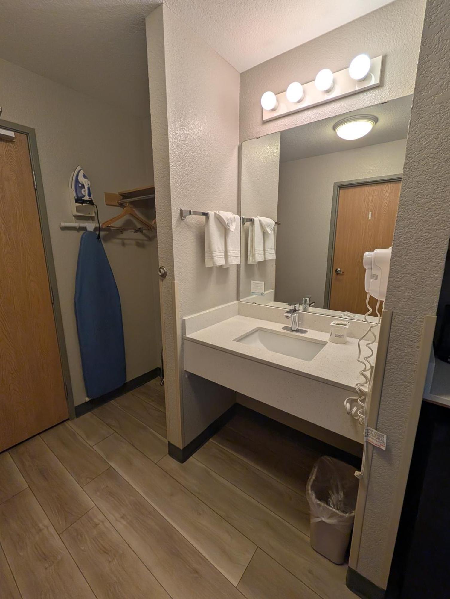 Days Inn & Suites By Wyndham Castle Rock Exteriér fotografie